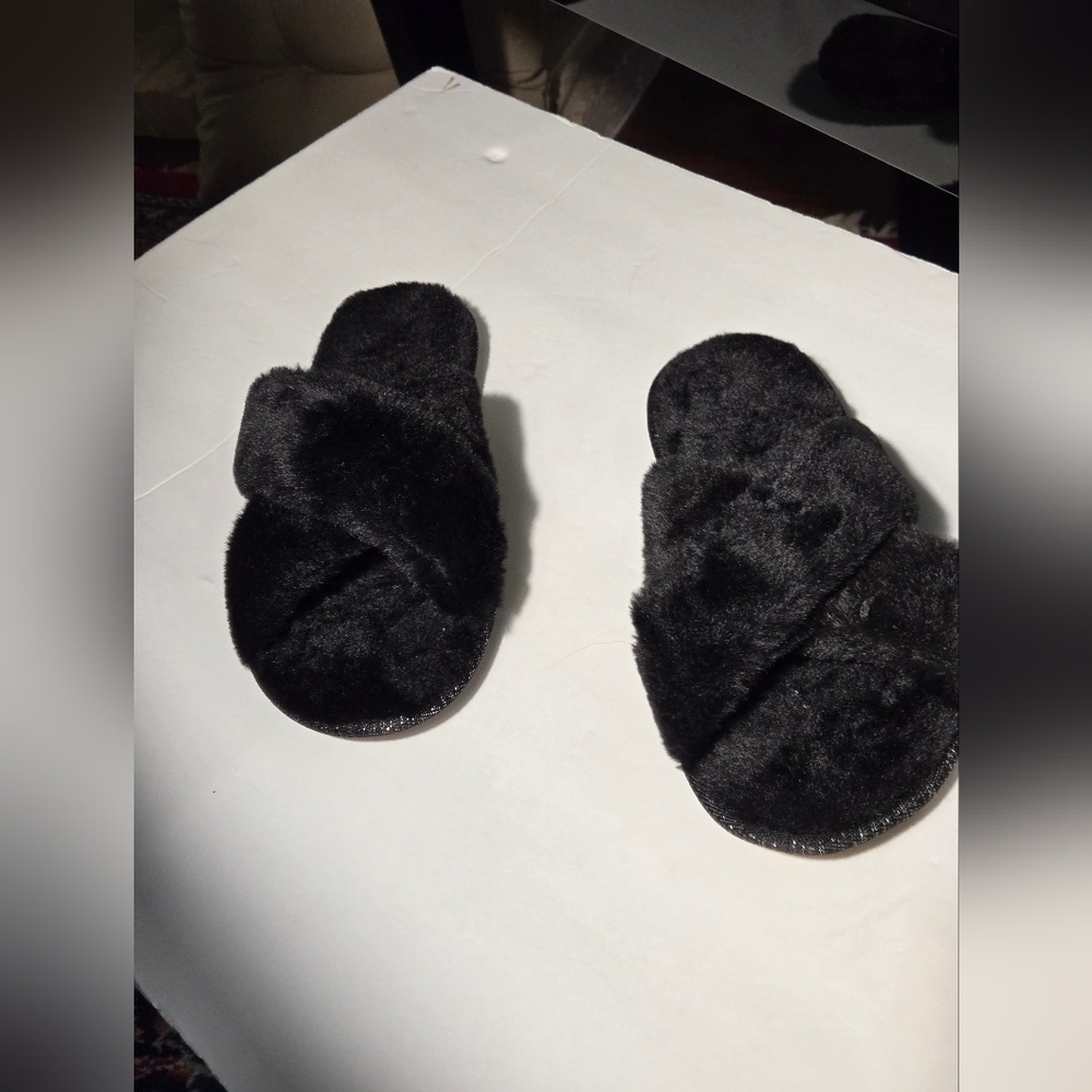 Women's Totes Black Fuzzy Slippers Size XL